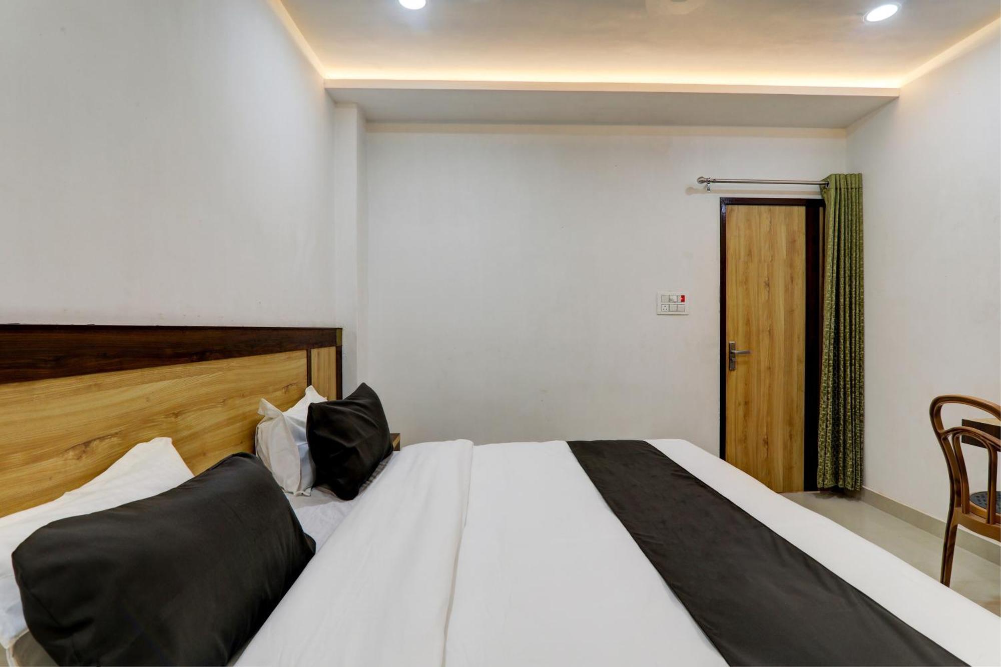 Collection O Vairagi Shi Hotel Varanasi